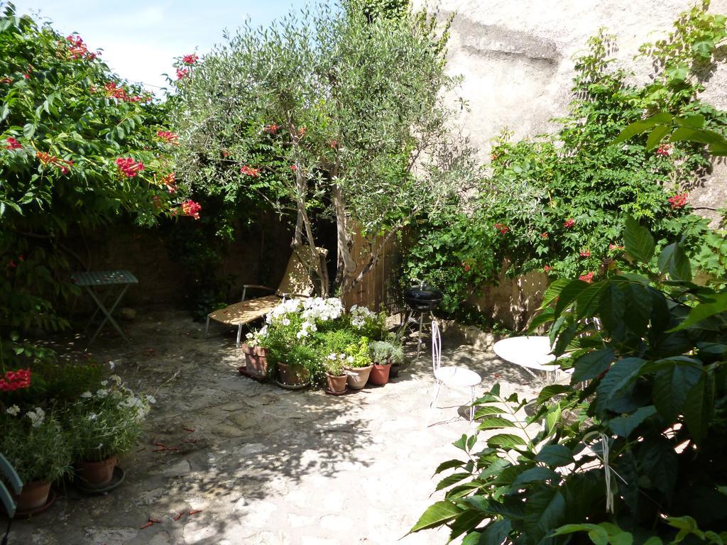 Ancienne Maison Des Gardes Lourmarin Oda fotoğraf