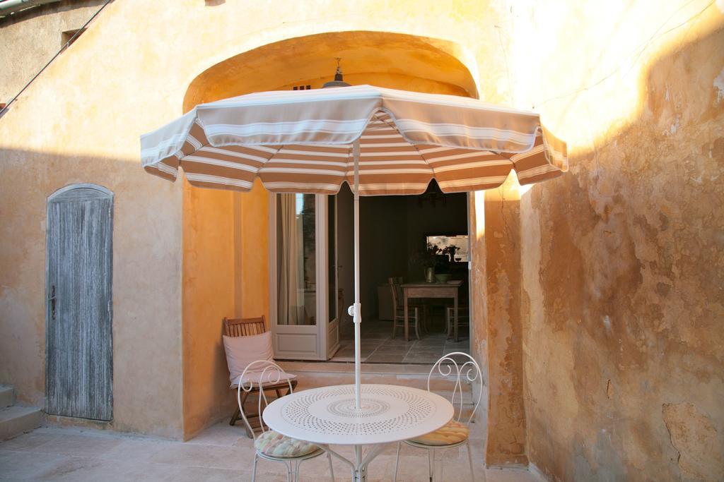 Ancienne Maison Des Gardes Lourmarin Dış mekan fotoğraf